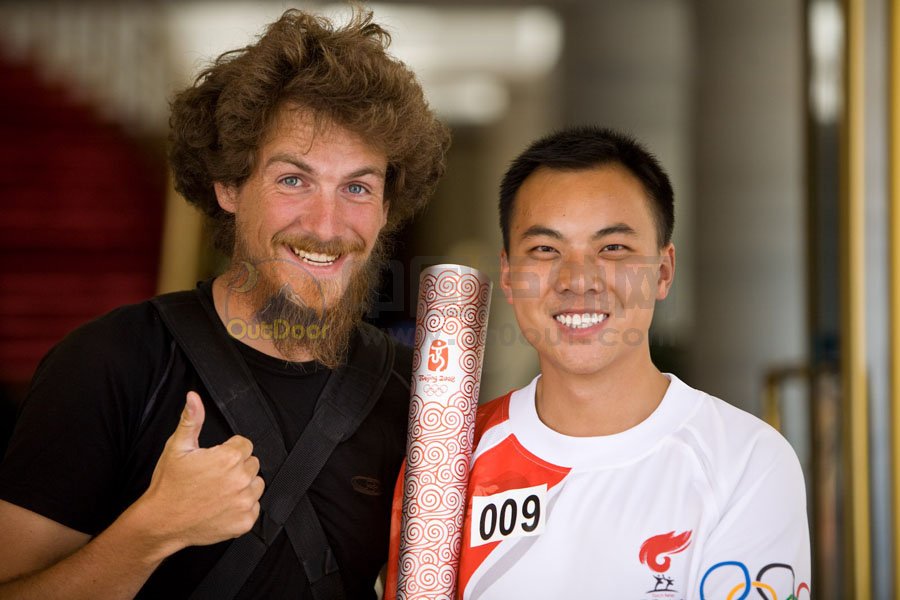 德国徒步摄影师零距离接触奥运火炬(组图)