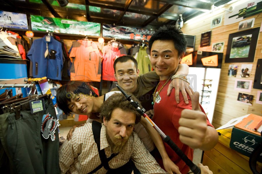 德国徒步摄影师零距离接触奥运火炬(组图)