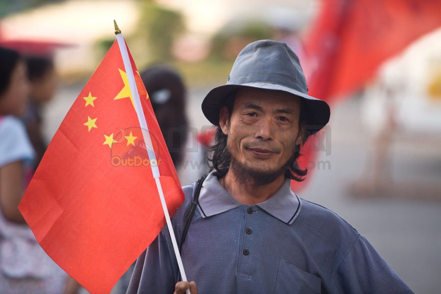 德国徒步摄影师零距离接触奥运火炬(组图)