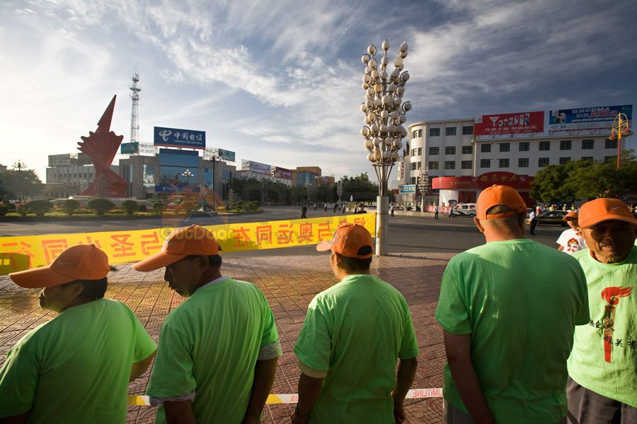 德国徒步摄影师零距离接触奥运火炬(组图)