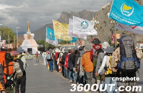 西藏纳木错国际徒步赛启动