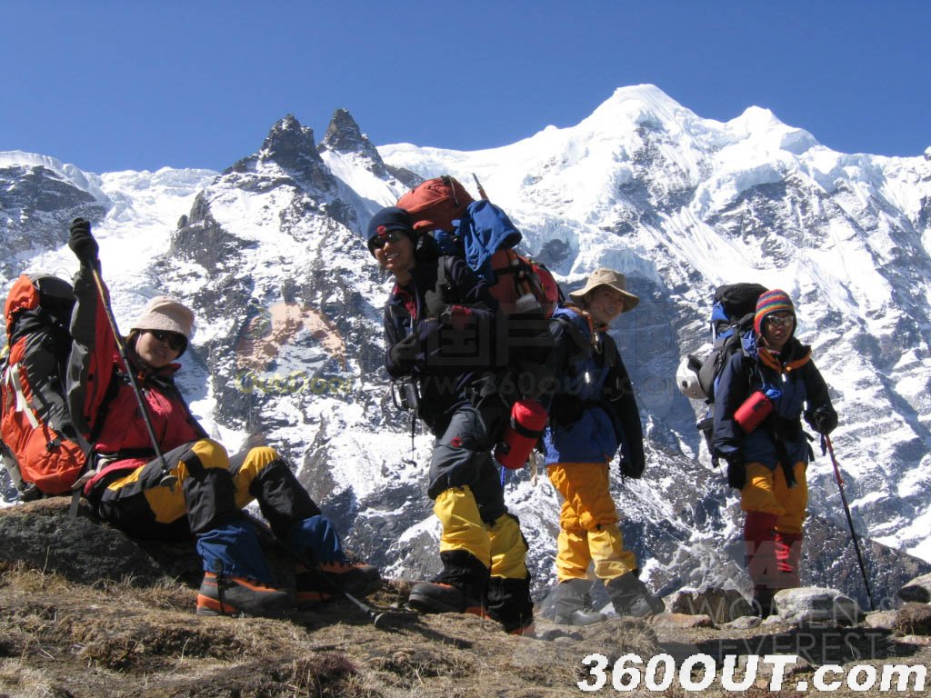 新加坡6名女子登山队员 远征珠穆朗玛峰