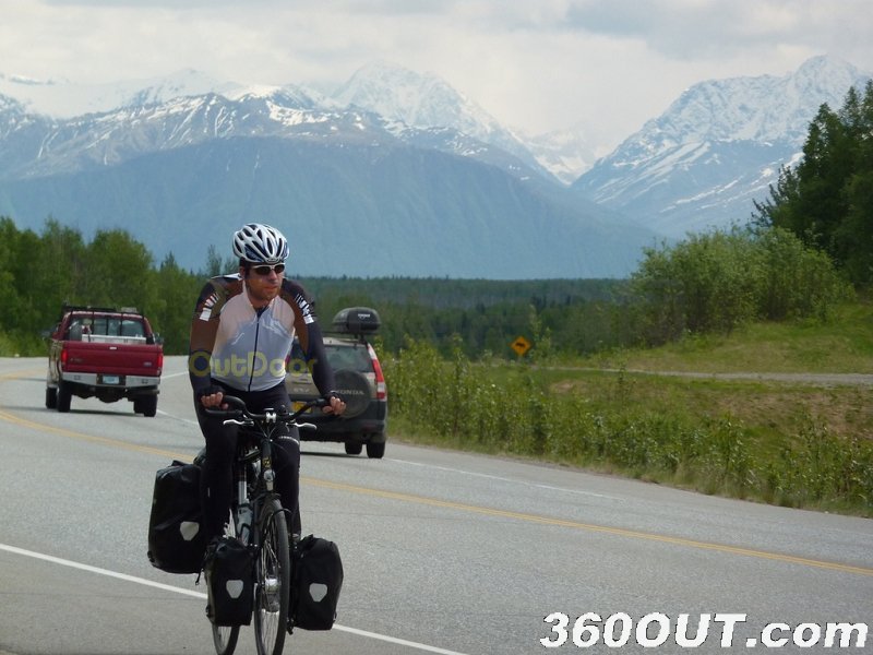 苏格兰人挑战骑行攀爬世界绵延最长山脉