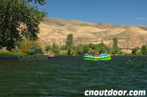 Whiteriver rafting fun for everyone