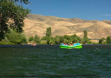 Whiteriver rafting fun for everyone