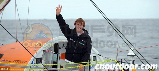 英国17岁水手驾船环游世界