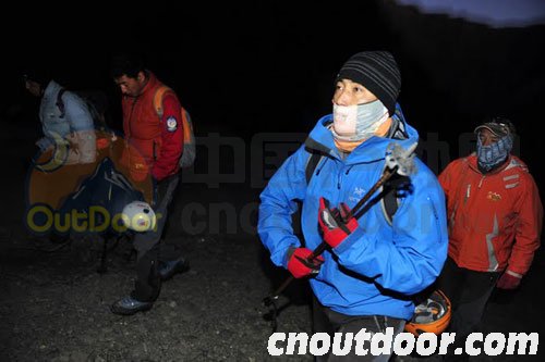 4名匈牙利登山者在川失踪 中方派直升机搜寻