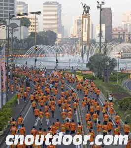 中国驻印尼使馆参加雅加达国际马拉松赛