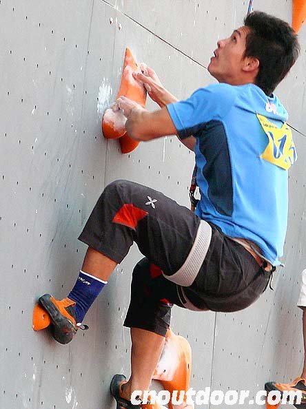 KAILAS攀登队员钟齐鑫国际攀岩大师赛再夺桂冠