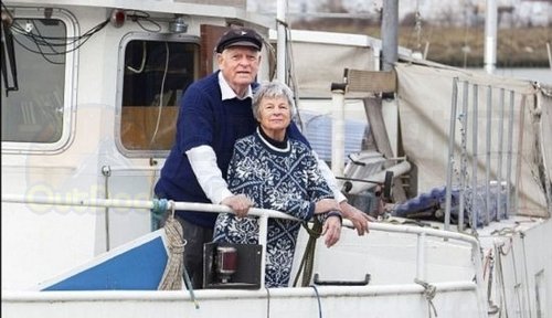 英国老夫妇驾船36年环游世界 途经45个国家