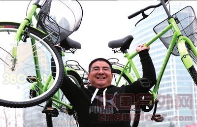陈光标捐自行车 无邀请函不能领车
