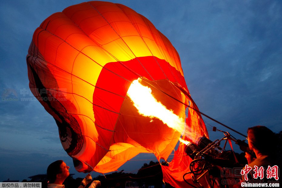 马来西亚国际热气球节 各式热气球扮靓天空