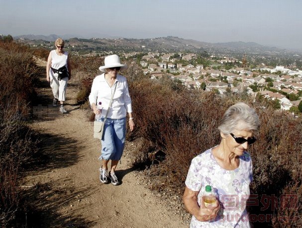 Moorpark Active Adult Center starts hiking club