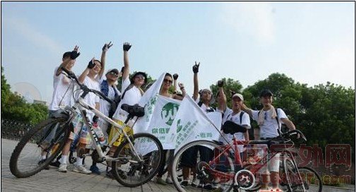 14名大学生骑行张家界 宣传环保倡导低碳