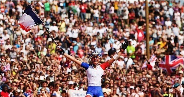 法国女车手布雷塞特夺得奥运山地越野赛冠军