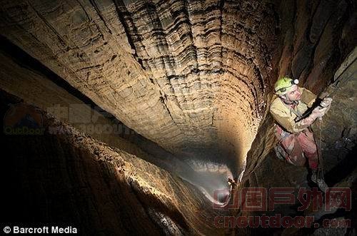 中国神秘千米地下洞穴 叹为观止