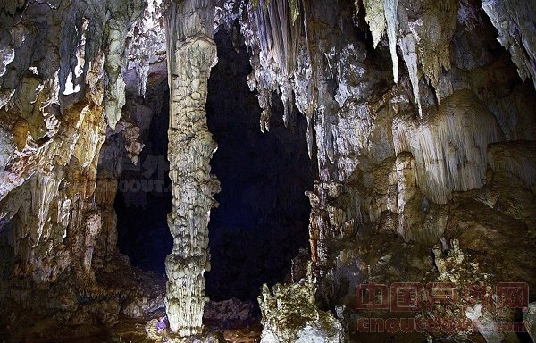 澳大利亚探险家发现泰国神奇地下洞穴