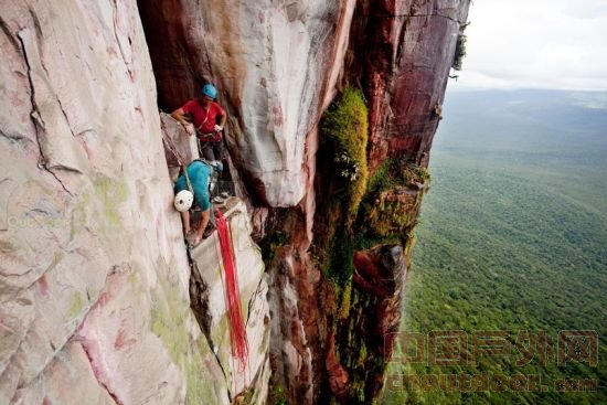 英国登山队征服委内瑞拉奥塔纳山