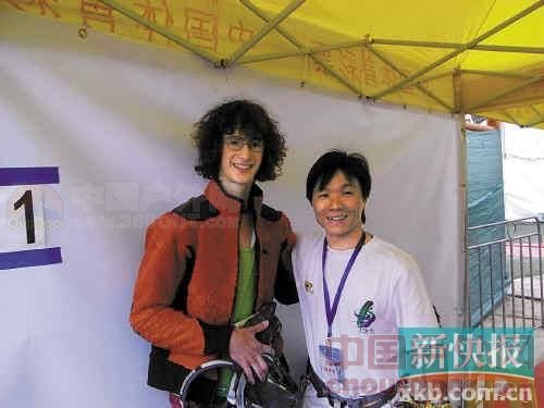 教攀岩的周教练:梅州小伙,老外的引路人 _百贸