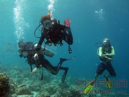 自由潜水者成功挑战121米 最糟糕经历失意识停呼吸