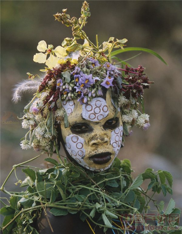 环球纪实：脸涂油彩伤痕累累被世界遗忘的Omo部落