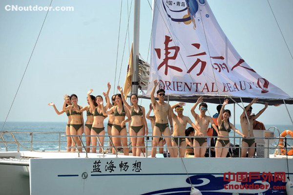 青岛:160名型男美女巡游 乘八艘大帆船身材吸晴