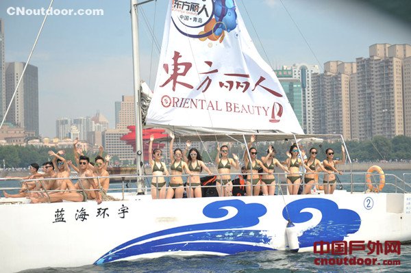青岛:160名型男美女巡游 乘八艘大帆船身材吸晴