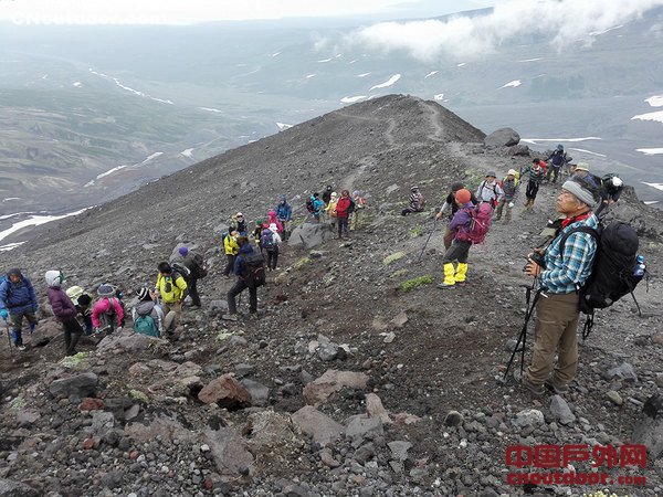 俄罗斯堪察加半岛阿瓦恰火山登山赛落幕