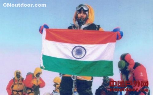 印度夫妇靠PS“登顶”珠峰 被罚10年禁登世界屋脊