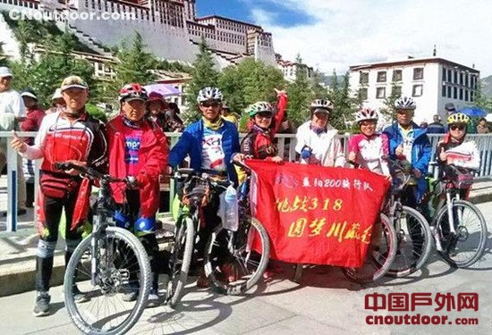 8名骑行爱好者 历时25天骑行两千多公里到达拉萨