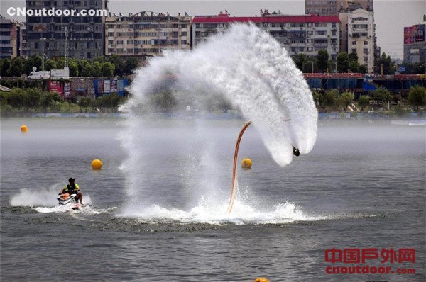 中国摩托艇联赛水上飞人浪尖起舞