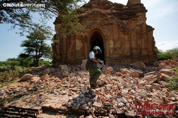 缅甸中部遭强震侵袭 百余佛塔损毁