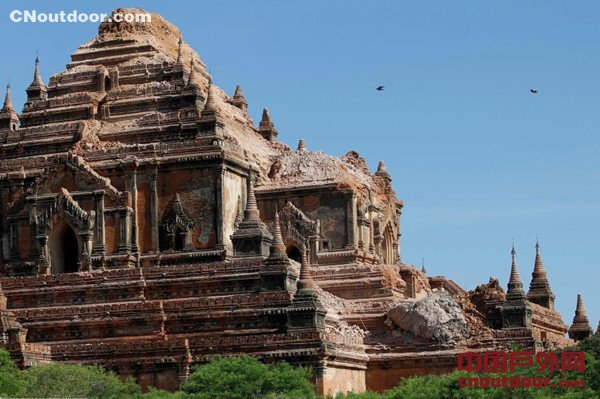 缅甸中部遭强震侵袭 百余佛塔损毁