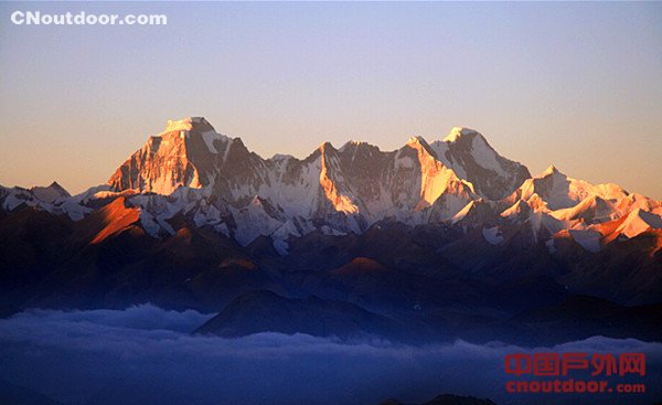 中国３２名登山者出征世界第六高峰卓奥友