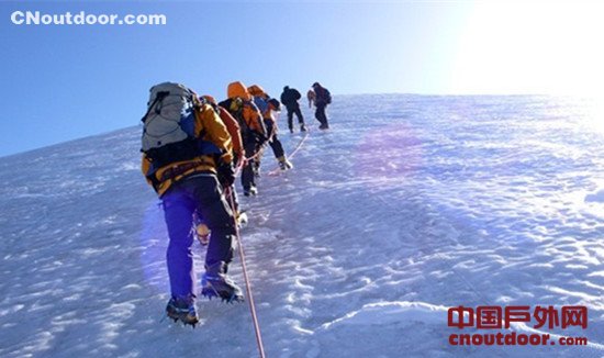 2016卓奥友峰登山队75人登顶 创世界之最