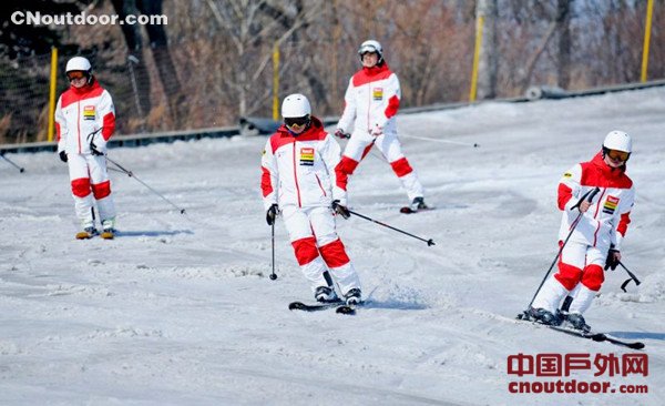 中国大众滑雪技术大奖赛10日亚布力开锣