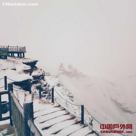 14国运动员甘肃挑战冰山雪地马拉松