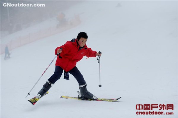 贵州举行“2017世界雪日暨国际儿童滑雪节”活动