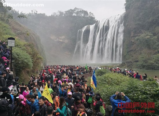 春节期间全国接待游客3.44亿人次 收入4233亿