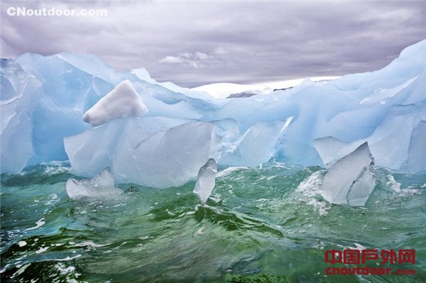 美摄影师用镜头记录南极雄浑纯净之美
