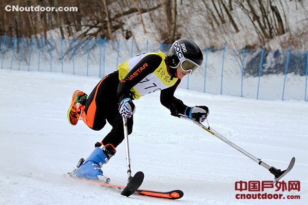 中国残疾人滑雪运动员激情畅滑亚布力 备战2022冬残奥会