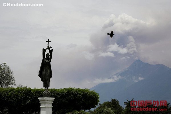 危地马拉富埃戈火山喷发 附近居民被疏散