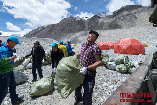 西藏珠峰北坡登山线路将建垃圾分类处理站