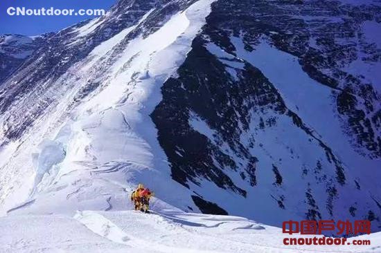 中国山友成为今春南坡第一个登顶珠峰者