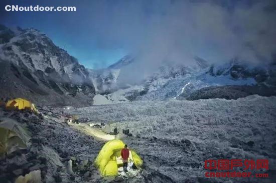 中国山友成为今春南坡第一个登顶珠峰者