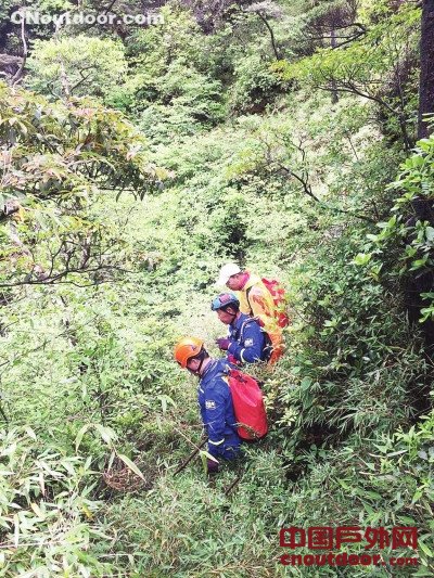 驴友在梵净山原始森林失联 蓝天救援队正在搜救