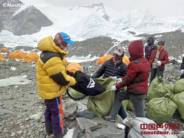 珠峰北坡少事故背后:珠峰国际登山管理模式日渐成熟