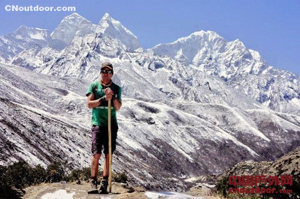 男子只身逃票登珠峰 藏身山洞被抓进尼泊尔监狱