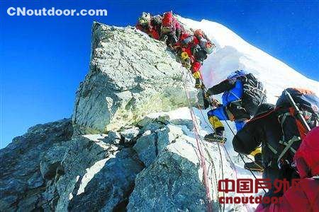 今年共有近450位登山者从南坡登顶珠穆朗玛峰