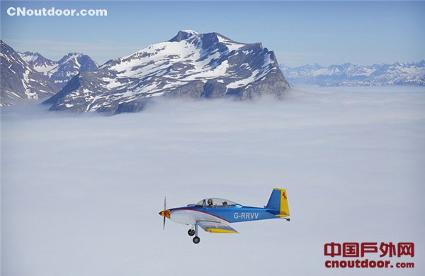 英国飞行队驾驶古董飞机穿越北极